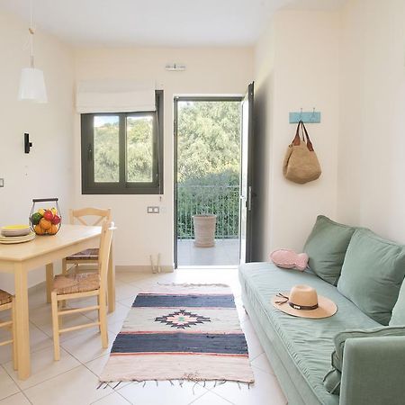 Mylos Apartments Гиалова Екстериор снимка