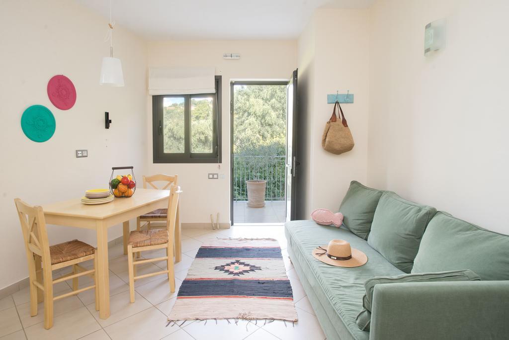 Mylos Apartments Гиалова Екстериор снимка